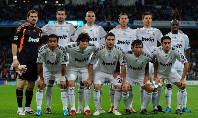 前锋终结进球荒，庆祝动作感动球迷（射手终结球荒，暖心庆祝打动球迷）