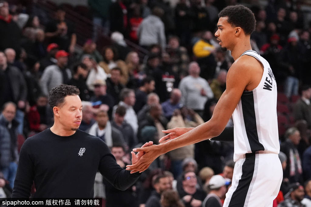 菲尔米诺：皇马2023年夏窗确实想引入我，不过当时让我等一等（菲尔米诺：2023年夏窗皇马确有意签我，但当时让我再等等）