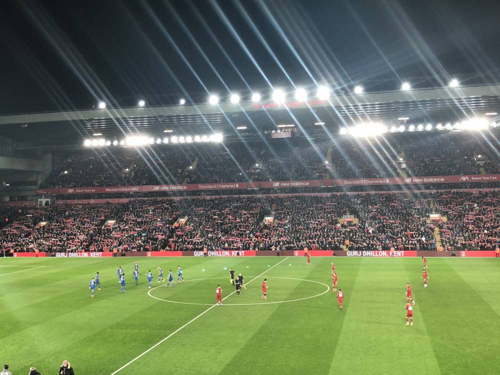 利物浦萨拉赫任意球破门锁定胜局（萨拉赫轰进任意球，助利物浦锁定胜局）