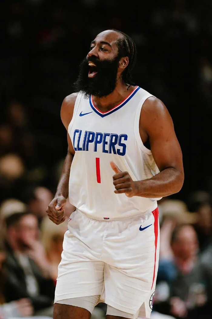 半场战报：梅州0-2英博，杨铭锐破门，毕津浩建功（半场：英博2-0领先梅州，杨铭锐先拔头筹，毕津浩扩大优势）