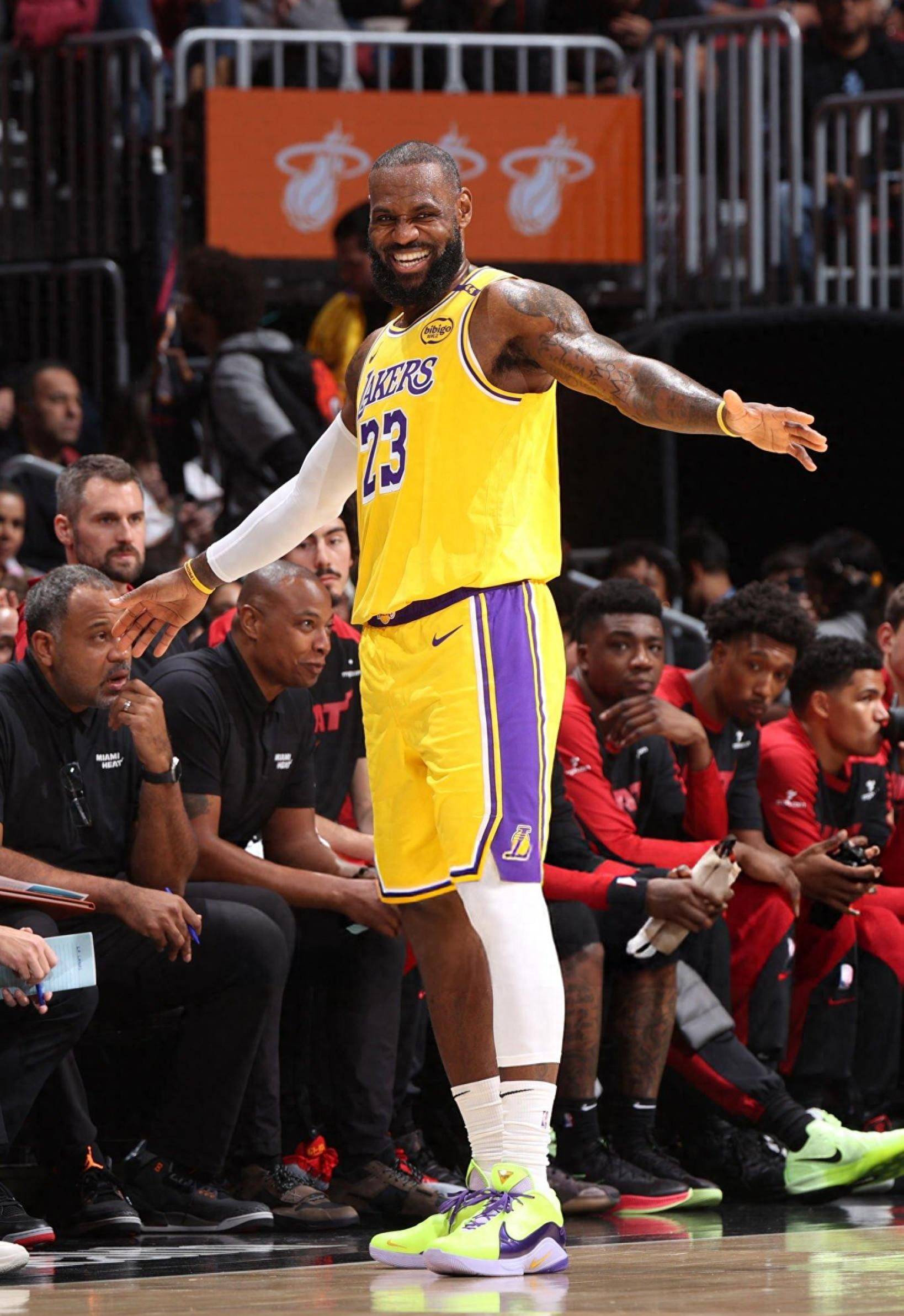 里昂防守低迷导致失利（防守乏力，里昂遭遇失利）