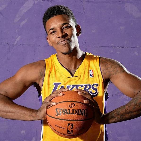 多特蒙德球迷挂横幅，反对海外比赛并攻击西甲高层（多特蒙德球迷打出横幅，抗议海外办赛并抨击西甲管理层）