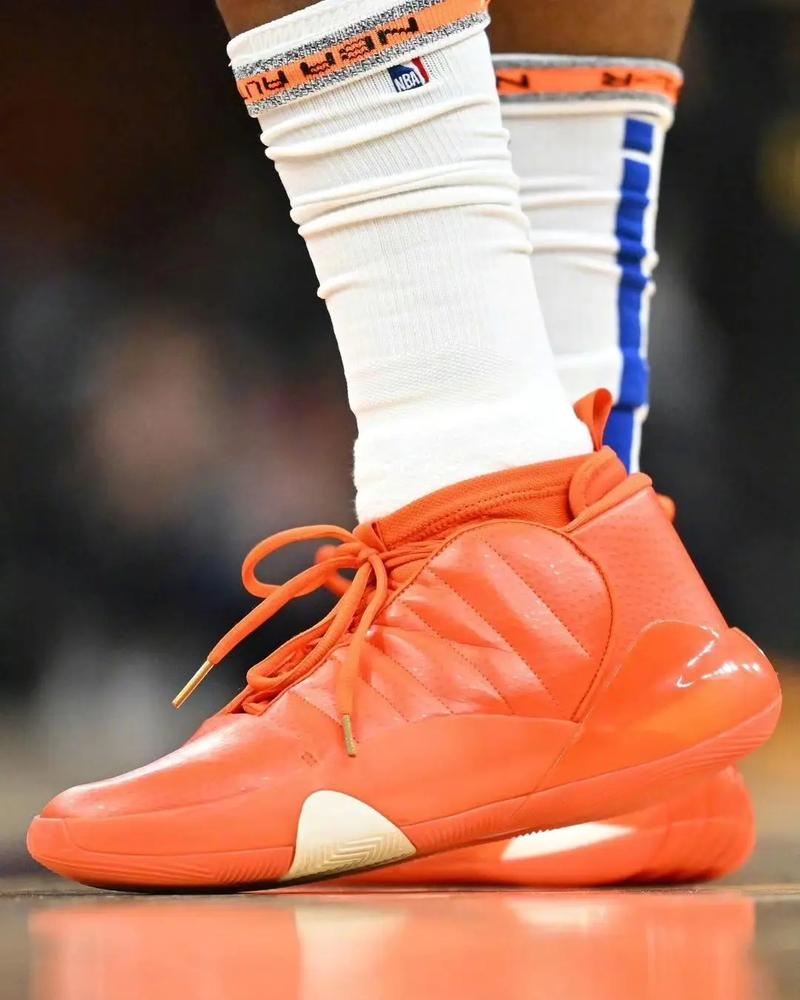 英超半场：西蒙斯传射，里沙利松破门，热刺2-0布伦特福德（英超半场战报：热刺2-0布伦特福德，西蒙斯传射建功，里沙利松破门）