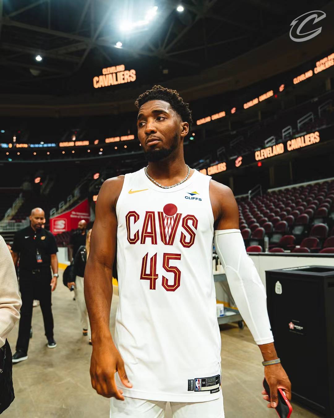 意媒：年薪300万欧的麦肯尼希望涨薪续约，但尤文不愿意接受（意媒：麦肯尼年薪300万欧欲加薪续约，尤文不愿答应）