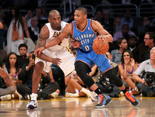 因右踝发炎，朗尼克取消了担任阿森纳vs拜仁解说嘉宾的计划（受右踝炎症影响，朗尼克取消参与阿森纳vs拜仁解说）