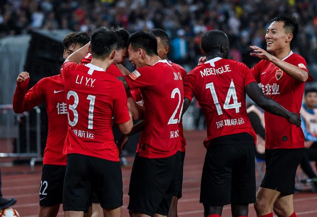 西班牙青训球队开除4名U16球员，他们曾为泄愤持刀威胁对手（因泄愤持刀恐吓对手，西班牙青训队解雇4名U16球员）